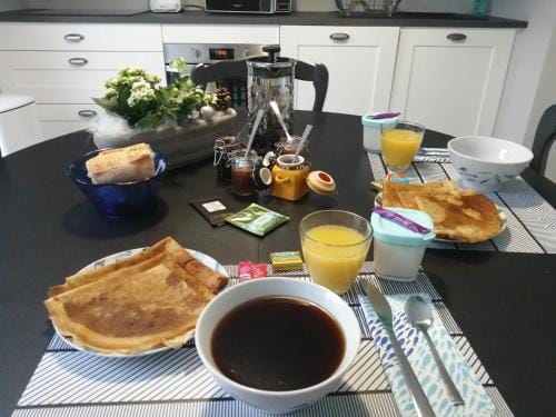 Chambres d'hotes cosy avec salle de bain privative - Wifi - cuisine partagee - Parking gratuit Hotel in Brittany