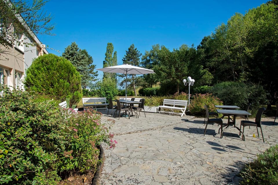 Kyriad Nemours Darvault Hotel in Île-de-France