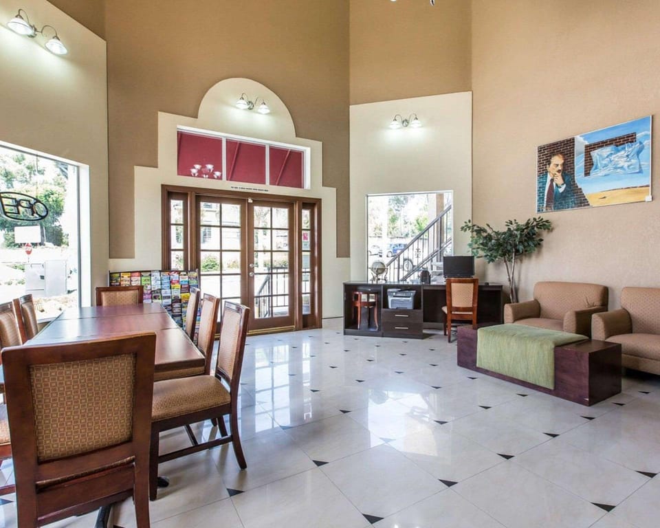 Econo Lodge Inn & Suites Fallbrook Downtown Hotel in Fallbrook