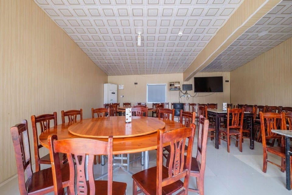 Baihe Hill Farmhouse Restaurant Hotel in Zhejiang