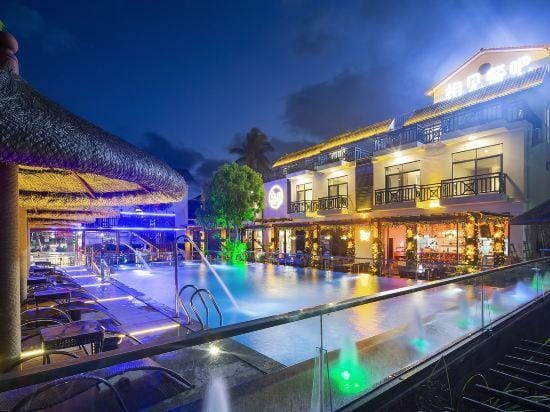 Free and Easy Guesthouse Hotel in Sanya
