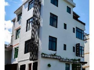 Yongjia Boat Night Fine Homestay Hotel in Zhejiang