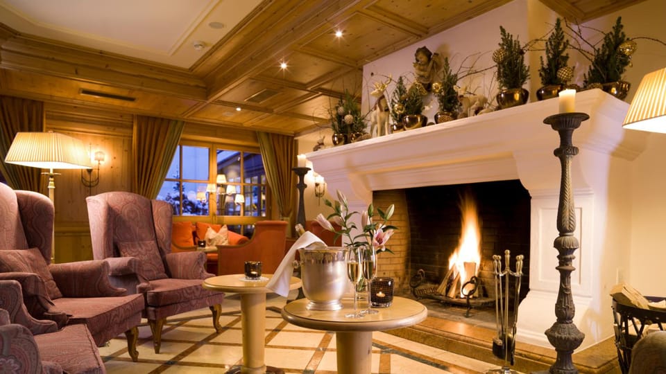 Shared lounge/TV area