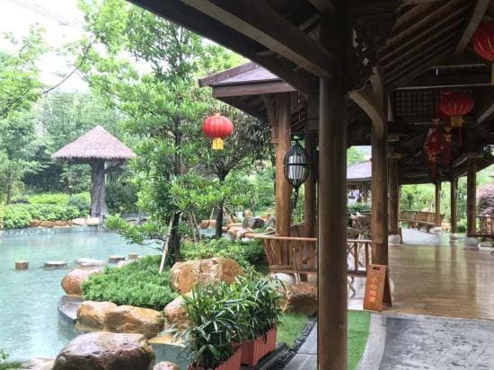 Wan Xiang Hot Spring Malong Courtyard Hotel in China