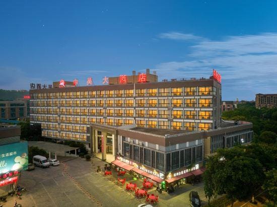 Huzhou Zhongwu Grand Hotel (Taihu Moon Bay) Hotel in Suzhou