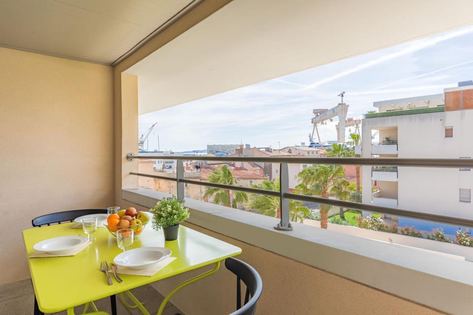 Appart'City Confort La Ciotat - Côté Port Apartment hotel in La Ciotat