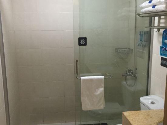Yizhi Holiday Chain Hotel (Kunshan Hexing Road Huamao International Auto City) Hotel in Shanghai
