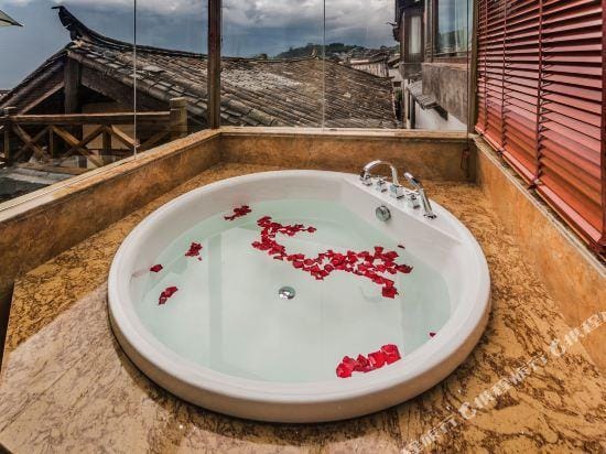 Lijiang Wonderland Inn Hotel in China