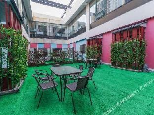 Home Inn Paibai Yun Hotel (Huzhou Xintiandi Branch) Hotel in Suzhou