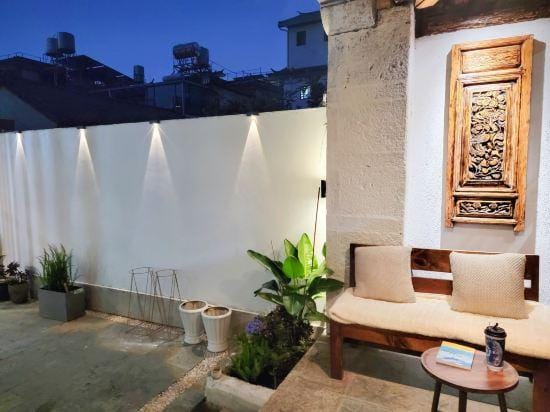 Zuji Youth Hostel Hotel in China