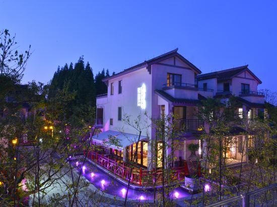 Nanxun Jiangnan Courtyard Resort Hotel in Suzhou