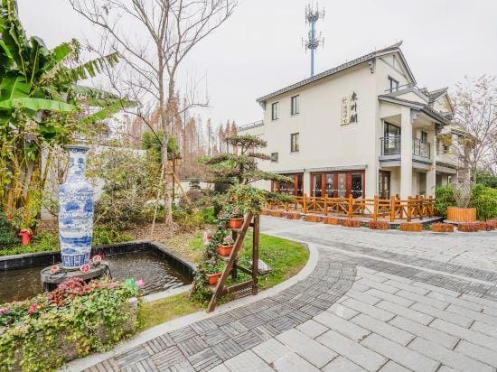 Nanxun Jiangnan Courtyard Resort Hotel in Suzhou
