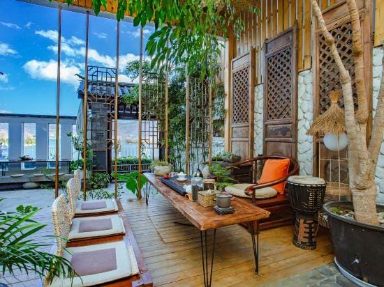 Guanhai Lanting Lake View Inn Hotel in China