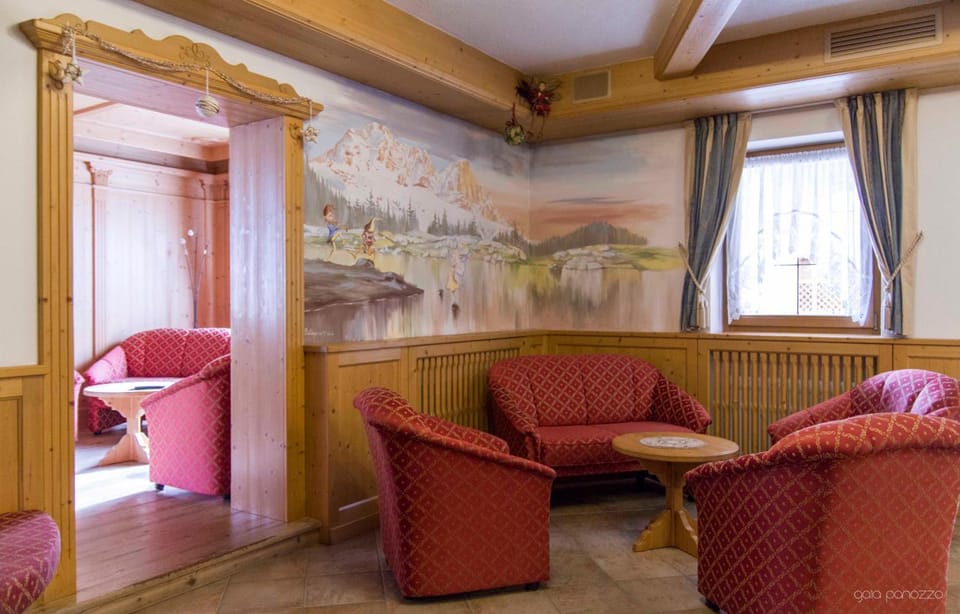 Shared lounge/TV area
