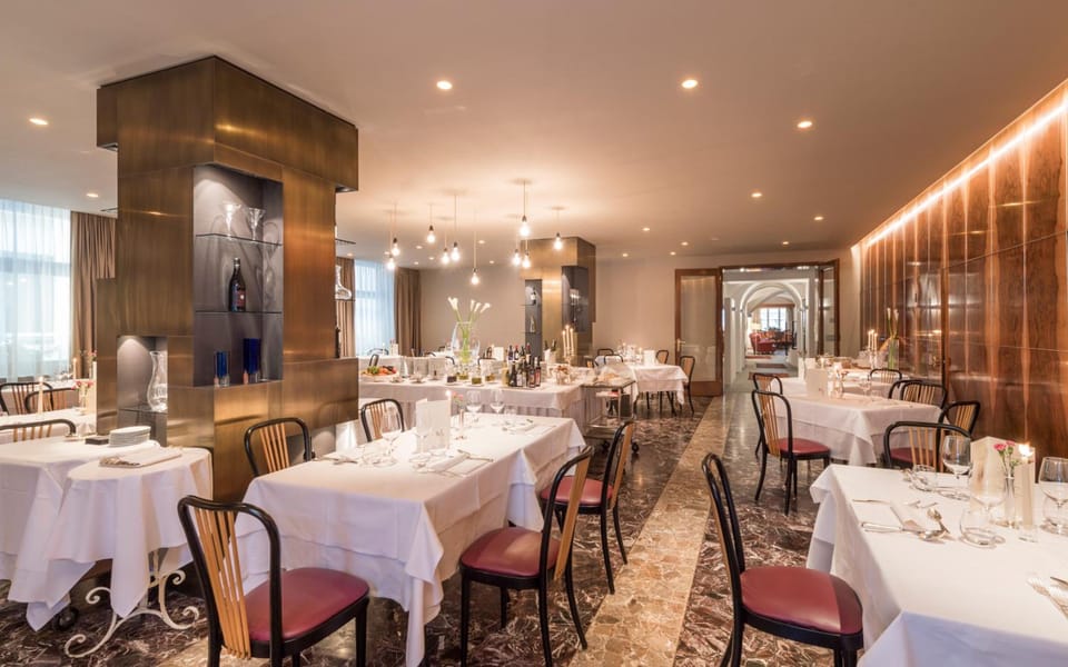 Boutique & Gourmet Hotel Orso Grigio - Grauer Bar Hotel in San Candido
