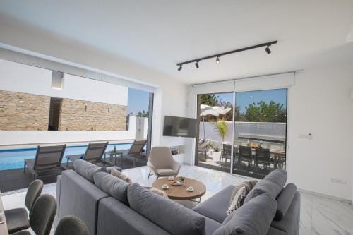 Vie Bleu Villas Hotel in Protaras
