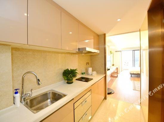 Yunshangju Theme Apartment Hotel in Shenzhen