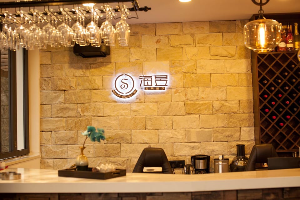 Season Seaview Inn Hotel in Shenzhen