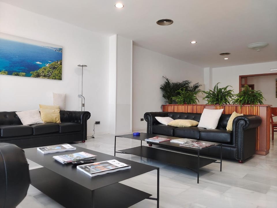 Shared lounge/TV area