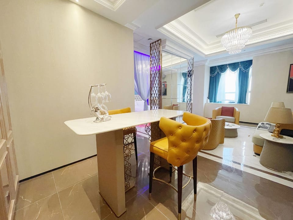Warner Is Not Only A Motel Hotel in Chengdu