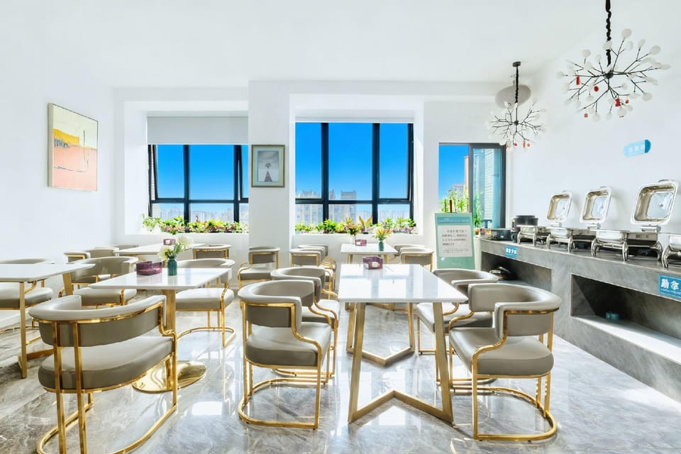 Warner Is Not Only A Motel Hotel in Chengdu