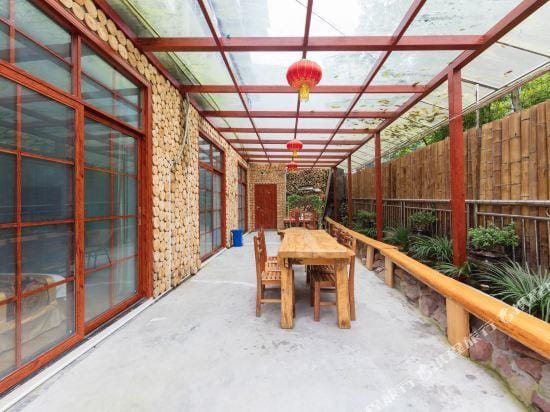 Changronglou Guesthouse Hotel in Hubei