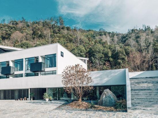 Huangshan Xishe · Cozoo Secret Land Resort Hotel in Zhejiang