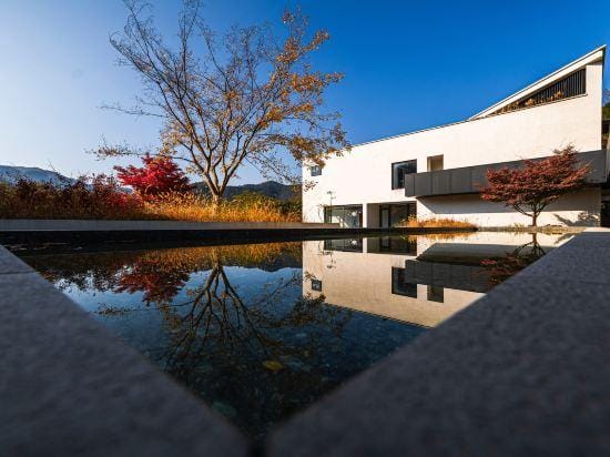 Huangshan Xishe · Cozoo Secret Land Resort Hotel in Zhejiang