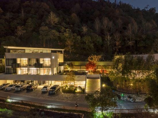Huangshan Xishe · Cozoo Secret Land Resort Hotel in Zhejiang