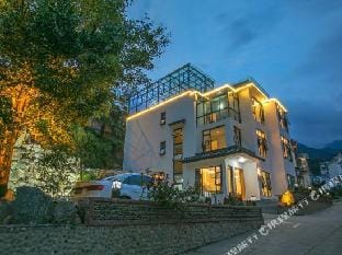 Floral Hotel · Guiyuan Siju(South Gate of Huangshan Scenic Area,Feicui Valley) Hotel in Zhejiang