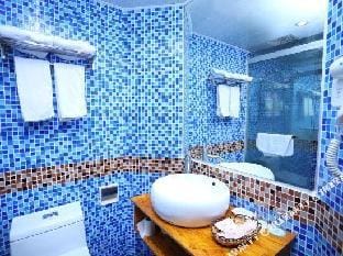 Blue Blue Wave Bay Hotel (Shaoxing City Square Shusheng Guli Branch) Hotel in Hangzhou