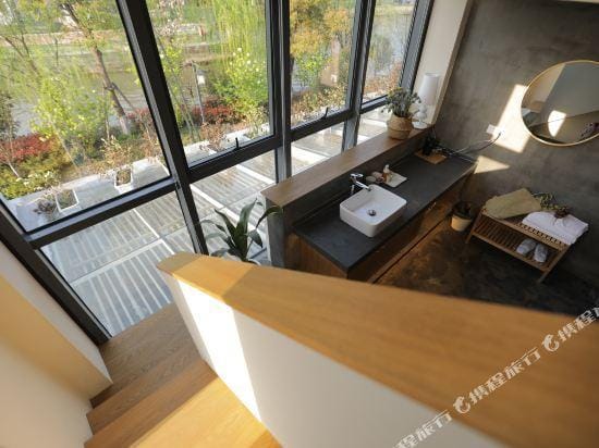Liuhe Cangyuan Jingpin Guesthouse Hotel in Hangzhou