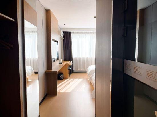 Kong Gu You Lan Hotel (Shaoxing Luxun Hometown Railway Station Subway Station) Hotel in Hangzhou