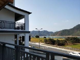 Qiandao lake water island flower sea homestay Hotel in Hangzhou