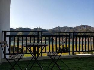Qiandao lake water island flower sea homestay Hotel in Hangzhou