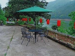 Hupan Shanzhuang Guesthouse Hotel in Hangzhou