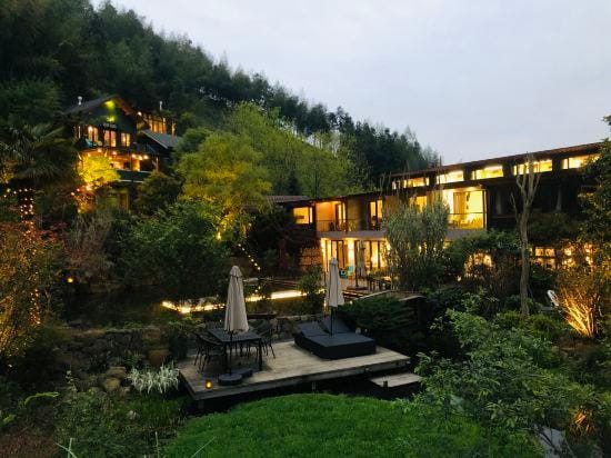 Qipan Shanju Organic Manor Hotel in Hangzhou
