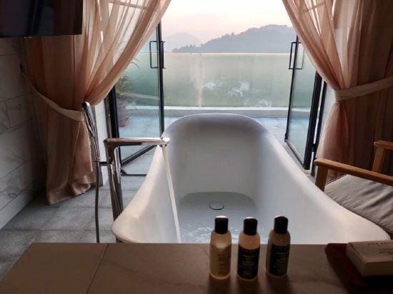 Hi in the Mountain Homes Hotel in Hangzhou