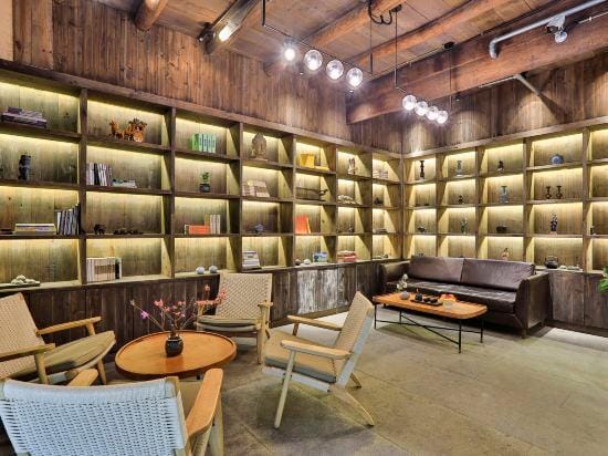 Hangzhou Jianwu Township · Jiulin Jingshe Lake Homestay Hotel in Hangzhou