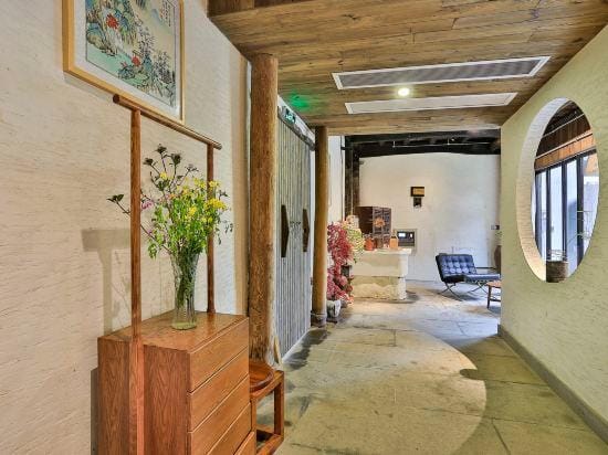 Hangzhou Jianwu Township · Jiulin Jingshe Lake Homestay Hotel in Hangzhou