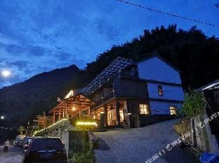 Stone House Hotel in Hangzhou