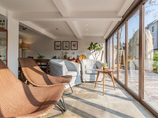 Joyful Resort Hotel in Hangzhou