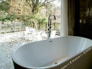 Green Sleeves Hotel in Hangzhou