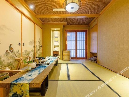 Hangzhou Qizai Holiday Homestay (Manjuelong Branch, West Lake Scenic Area) Hotel in Hangzhou