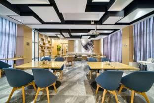 Atour Hotel (Hangzhou Linpin Subway Station) Hotel in Hangzhou