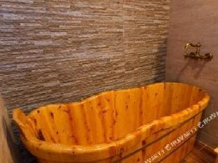 Xuanzhe TeaHouse Inn Hotel in Hangzhou