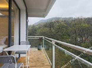 At West Lake Meisu Hotel in Hangzhou