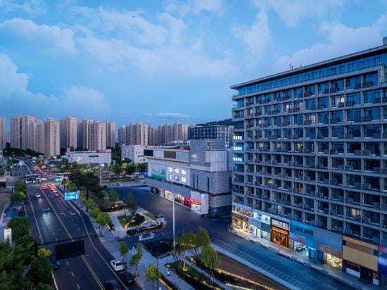 Hanting Hotel (Hangzhou Zhuantang Academy of Fine Arts Xiangshan Metro Station) Hotel in Hangzhou