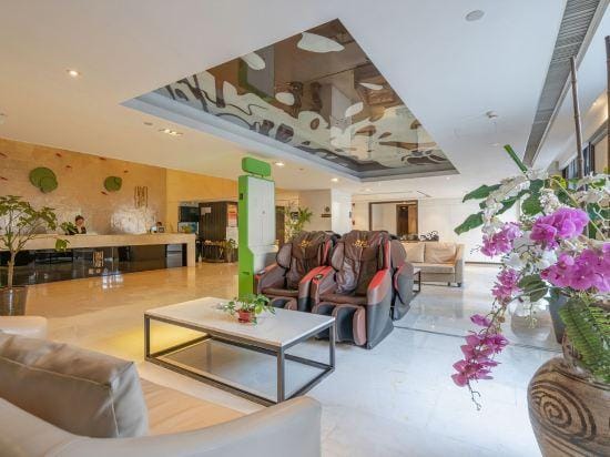 Hangzhou YinLonghui Leisure Theme Hotel (Xiaoshan Tonghui Middle Road Subway Station) Hotel in Hangzhou