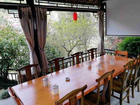 taoyuanquanshuishanzhuang Hotel in Hangzhou